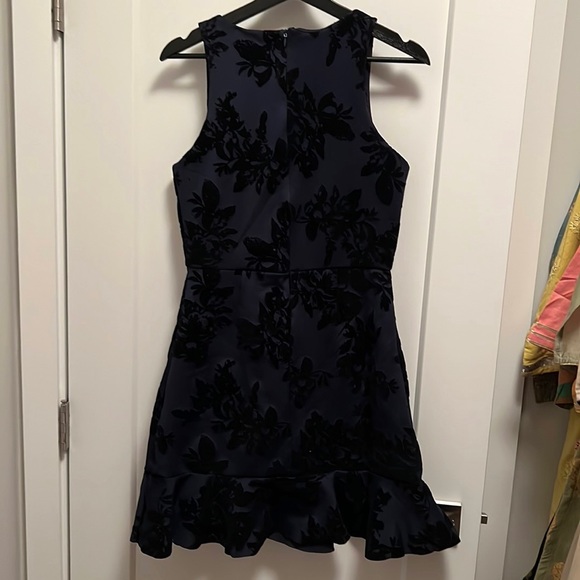 Stylish dress from Dex! - Picture 3 of 4